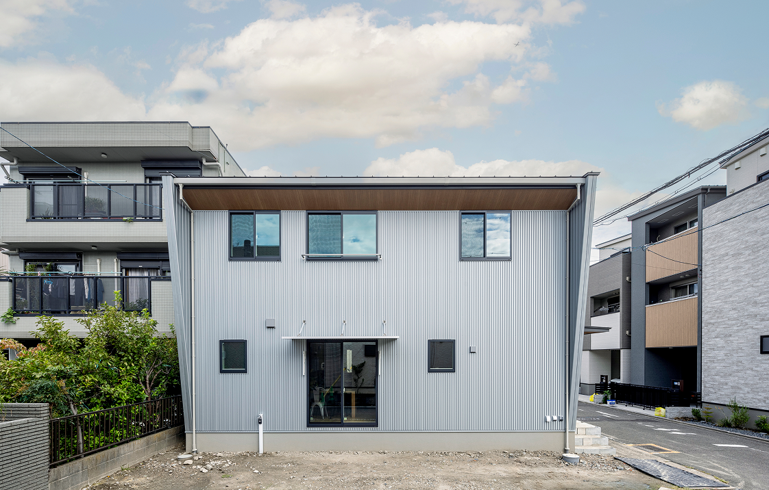 アクティブシニアが建てたシンプルモダンな家